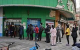 Cảnh người dân Vũ Hán đi chợ, mua sắm thời đại dịch