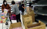 Người dân Hồng Kông đổ xô đi mua đồ tích trữ trước quy định cách ly mới