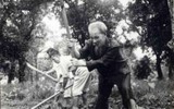 [Ảnh] Xúc động những bức ảnh đời thường về Chủ tịch Hồ Chí Minh