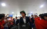 Cầu thủ U20 Việt Nam tươi rói trở về trong vòng tay người hâm mộ