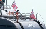 [Ảnh] Ronaldo và bồ xinh phơi mình hưởng gió biển trên du thuyền siêu sang