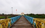 [ẢNH] Nghẹn ngào bước trên cây cầu từng chia cắt 2 miền đất nước