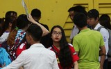 [ẢNH] CĐV quây kín cửa sân Hàng Đẫy chờ gặp thần tượng U23 Việt Nam