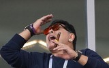 [ẢNH] Maradona phì phèo xì gà, tiếc hùi hụi nhìn Messi sút hỏng 11m