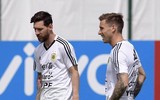 [ẢNH] Gạt mọi áp lực, Messi khoái chí đón sinh nhật trên sân tập, chờ quyết đấu Nigeria
