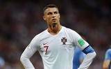 [ẢNH] Cô bồ xinh đẹp buồn thiu nhìn Ronaldo thua trận và rời World Cup
