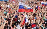 [ẢNH] CĐV xuống đường ăn mừng hoành tráng như tuyển Nga vừa vô địch thế giới