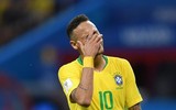 [ẢNH] Neymar nức nở gục vào vai 
