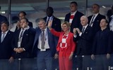 [ẢNH] Nữ Tổng thống Croatia vào tận phòng thay đồ chúc mừng kỳ tích của đội nhà