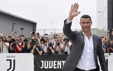 [ẢNH] Biển người háo hức chờ Ronaldo kiểm tra y tế ở Juventus