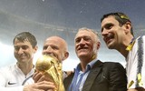 [ẢNH] Cúp vàng World Cup được trao đầy cảm xúc dưới cơn mưa như trút
