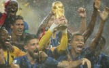 [ẢNH] Cúp vàng World Cup được trao đầy cảm xúc dưới cơn mưa như trút