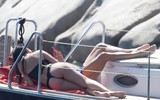 [ẢNH] Ronaldo và bạn gái nóng bỏng tình tứ trên du thuyền