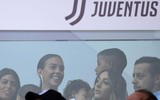 [ẢNH] Bạn gái gợi cảm trên khán đài tiếp lửa Ronaldo