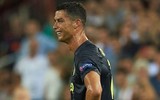[ẢNH] Hài hước hình ảnh Ronaldo nức nở khóc như trẻ con khi nhận thẻ đỏ