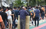 [ẢNH] Người Malaysia mang cả chăn, chiếu đi mua vé xem chung kết