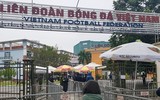[ẢNH] Nhiều CĐV hớn hở nhận vé xem chung kết lượt về AFF Cup 2018
