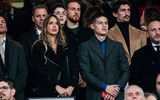 [ẢNH] Bạn gái diện nội y bốc lửa, sao Bayern Munich lúng túng
