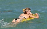 [ẢNH] Mỹ nữ quần vợt Bouchard khoe đường cong gợi cảm trên biển Miami
