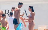 [ẢNH] Ronaldo và bạn gái khoe dáng bốc lửa trên du thuyền ở Hy Lạp