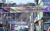 [ẢNH] HLV Park Hang-seo được chào đón như người hùng khi về thăm quê