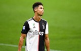 [ẢNH] Ronaldo lu mờ và gục ngã trước Ibrahimovic