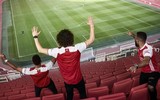 [ẢNH] Ngắm David Luiz, Aubameyang trong áo đấu mùa tới của Arsenal