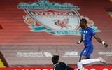 [ẢNH] Mở tiệc bàn thắng trước Chelsea, Liverpool lần đầu nâng cúp vô địch Premier League