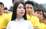 Nữ sinh Hà thành điệu đà trong tà áo trắng giải bóng đá học trò