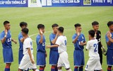 Thắng trận, cầu thủ U17 PVF cúi đầu lễ phép trước ban huấn luyện đối phương