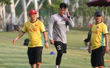[ẢNH] Thiếu nửa đội hình, thầy Park xếp thủ môn Văn Lâm đá đối kháng