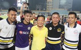 [ẢNH] Cầu thủ Hà Nội công kênh bầu Hiển, ăn mừng chức vô địch V-League 2018