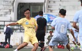 [ẢNH] 10 phút trên sân của Đào Vương Thành, cầu thủ chỉ có 1 tay