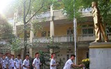 [ẢNH] Thầy cô trường Trương Định diễn văn nghệ góp vui trong lễ xuất quân