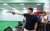 Quán quân Olympic Jin Jong-oh trổ tài bắn súng trước các xạ thủ Việt Nam