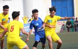 [ẢNH] Ba phút ghi 2 bàn, THPT Chuyên Nguyễn Huệ vào vòng 1/8