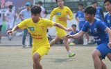 [ẢNH] Ba phút ghi 2 bàn, THPT Chuyên Nguyễn Huệ vào vòng 1/8