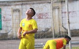 [ẢNH] Cầu thủ Hà Đông nâng bổng HLV sau chiến thắng nghẹt thở