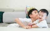 Ưng Hoàng Phúc cùng con trai 1 tuổi làm MV nhạc thiếu nhi