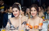 Á hậu Huyền My và Hoa hậu Mỹ Linh diện đầm cúp ngực khoe vẻ đẹp gợi cảm