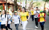 Lý Nhã Kỳ chạy bộ cùng hàng nghìn tình nguyện viên