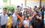 Lý Nhã Kỳ giản dị trong chuyến từ thiện ở Khánh Hòa