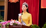 Vẻ đẹp giản dị của Hoa hậu Lương Thùy Linh khi về thăm trường cũ
