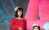 Hồng Quế đưa con gái lên sân khấu diễn áo dài cho bạn thân - Hoa hậu Ngọc Hân