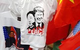 Hà Nội: Áo phông in hình Kim Jong Un-Donald Trump đắt hàng