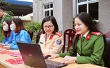 Công an Hà Nội giúp người dân đăng ký định danh điện tử
