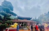 Khung cảnh vắng vẻ của chùa Hương trước giờ chính thức mở cửa trở lại