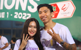Văn Hậu cùng bạn gái tươi rói trong ngày Hà Nội FC đăng quang