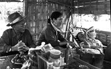 Nhớ những bến đò quê, thương nhớ những phận người lam lũ qua ảnh đen trắng của Nguyễn Hữu Tuấn