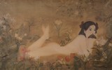 Họa sĩ trẻ vẽ tranh nude trên nền lụa mỏng 
